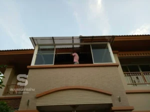 ซ่อมหลังคา เปลี่ยนแผ่นโพลีตัน