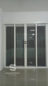 ประตูบานเลื่อนเหล็กฉีกสีขาว