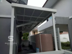 โครงหลังคากันสาด เมทัลชีท พร้อมระแนงบังตา สีขาว