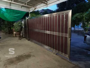 ประตูรั้วหน้าบ้าน สแตนเลส แบบเลื่อน คาดอลูมิเนียมลายไม้